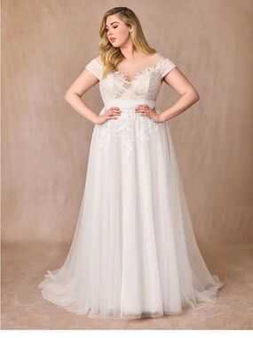 Elegant Ivory Off-Shoulder Lace A-Line Dress